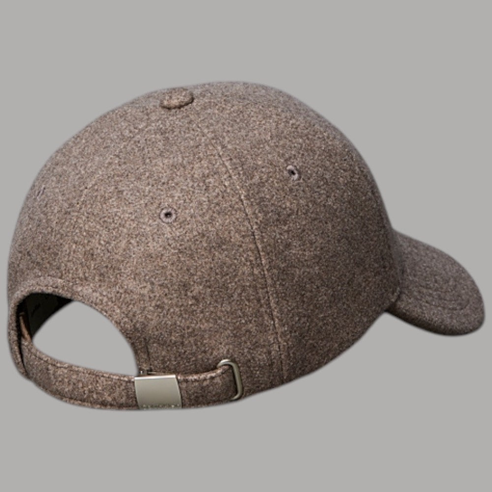 Calvin Klein cappello in feltro marrone con logo ricamato e patta regolabile sul retro