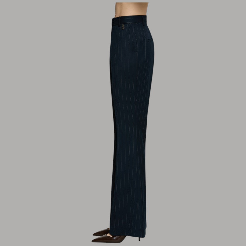 Pantalone Relish Iussis blu gessato, vista laterale con chiusura in vita