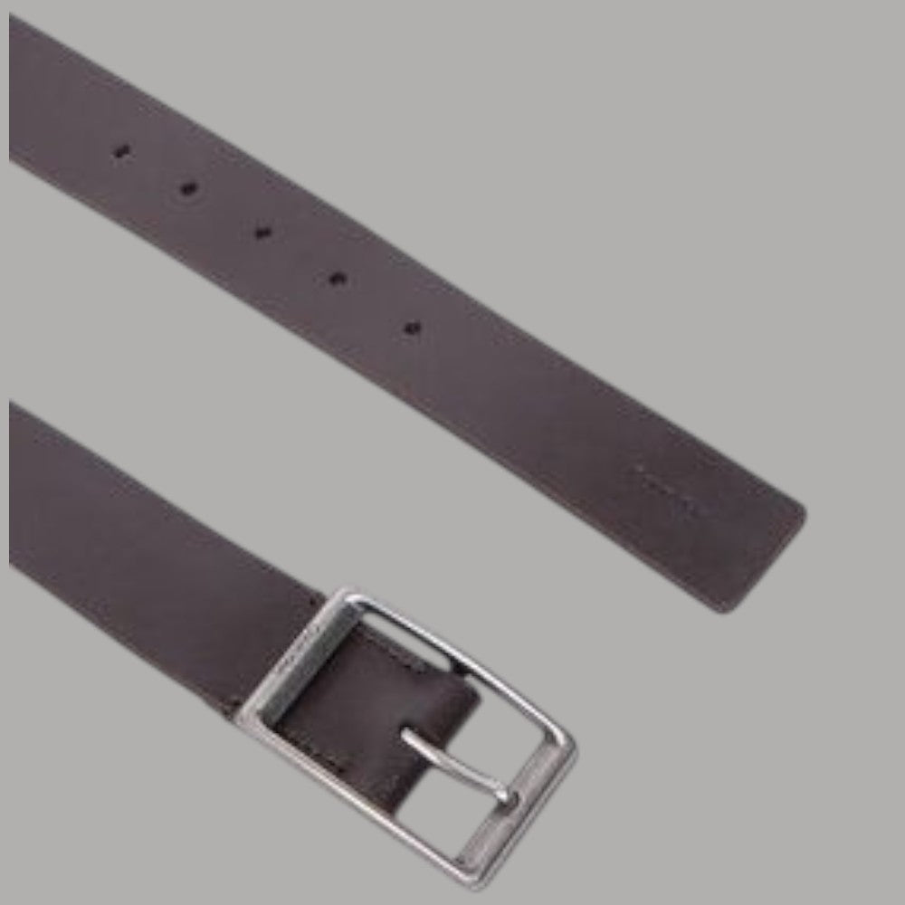 Calvin Klein cintura uomo effetto tumbled nero fibbia ad ardiglione vista laterale