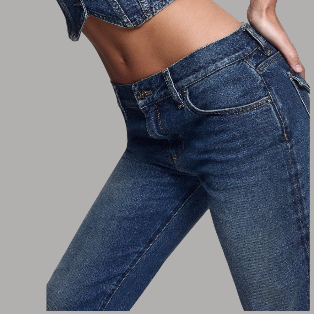 Dettaglio dei jeans bootcut Liu Jo blu: vita bassa, passanti e tasche anteriori