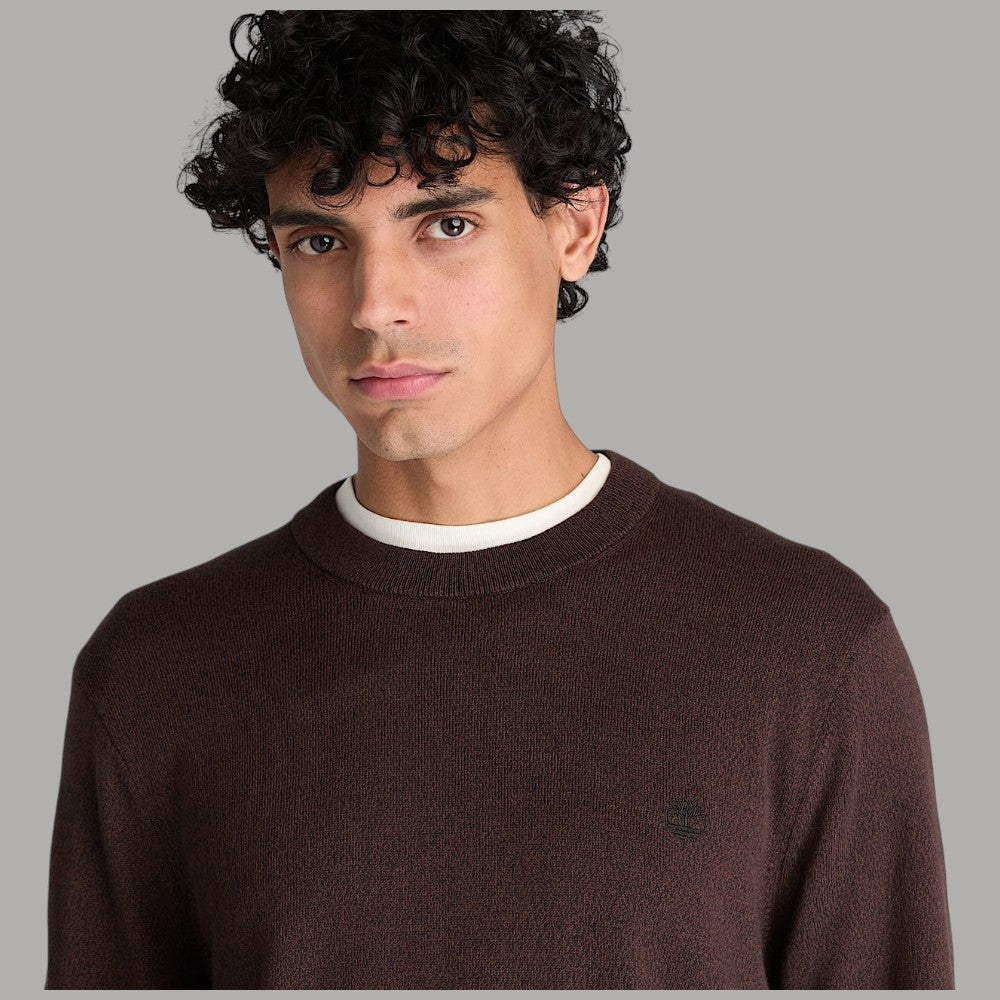 Maglione Timberland marrone con girocollo a costine e logo ricamato sul petto