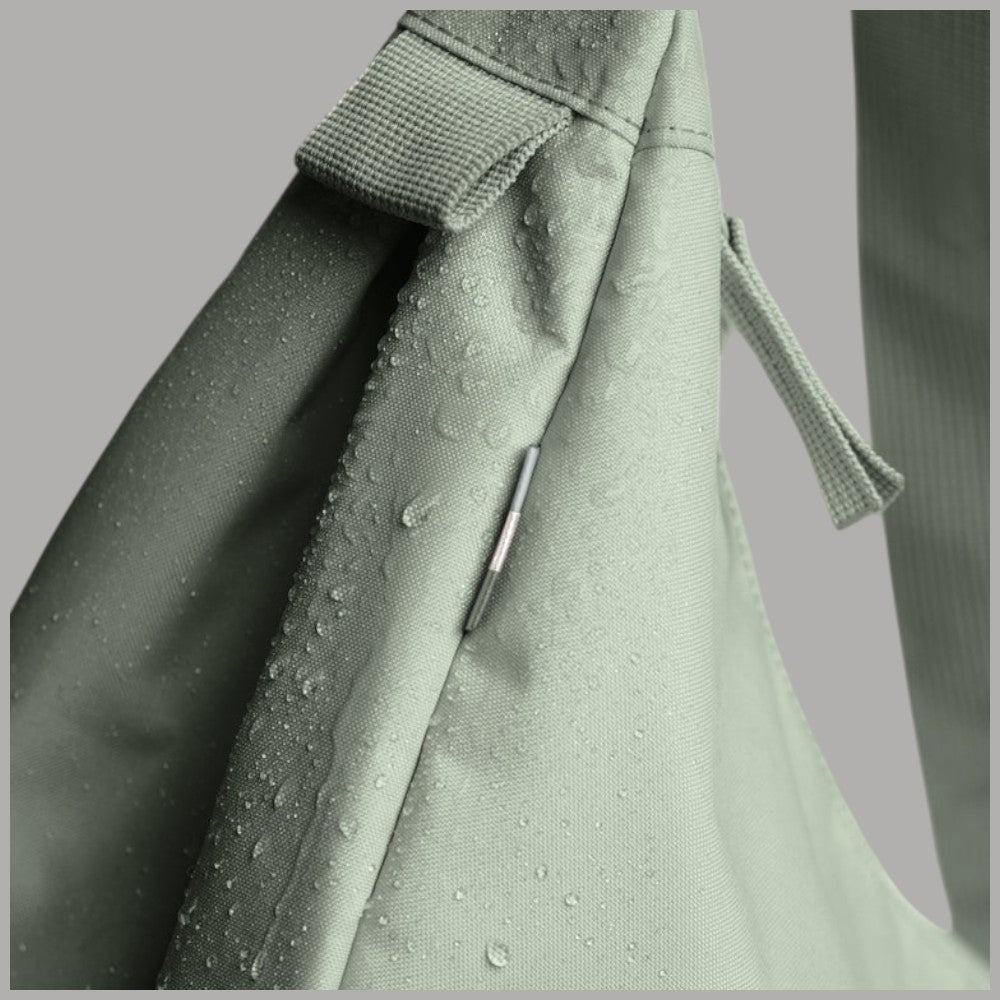 GOT BAG Moon Bag large in PET riciclato verde con dettagli hardware e water droplets