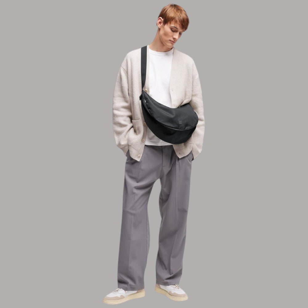 GOT BAG large Moon Bag in PET riciclato nero, vista laterale