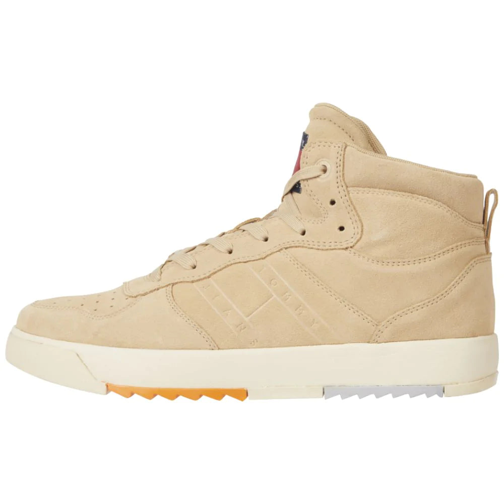 Sneakers alte in pelle scamosciata beige con lacci e suola bianca