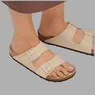 Birkenstock donna Arizona triples sandcastle ciabatte con cinturini in Birko Flor e suola in cuoio
