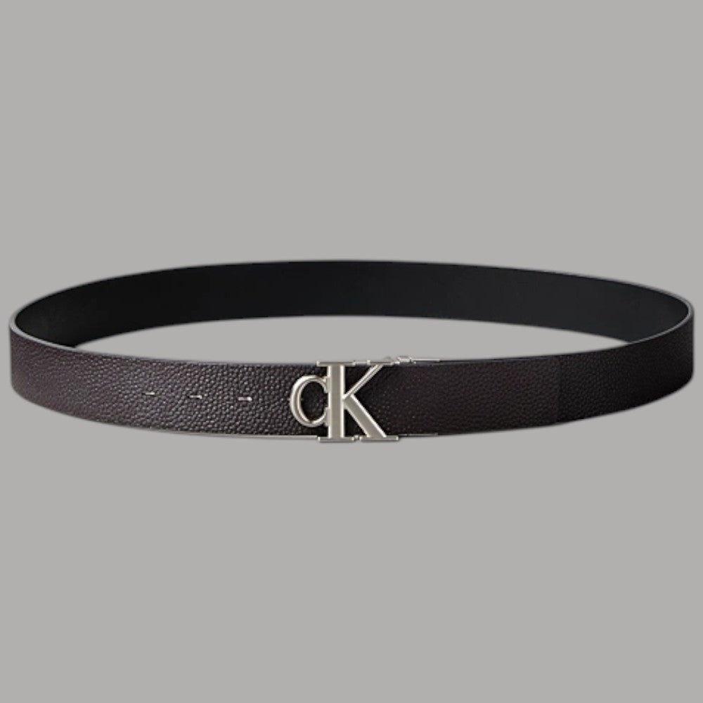 Calvin Klein cintura in pelle double-face con logo monogramma, nero, dettaglio logo CK in metallo