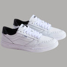 Sneakers bianche Vans in pelle con banda laterale nera