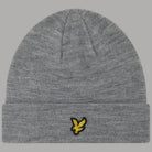 Berretto da uomo Lyle & Scott nero a coste con logo dorato