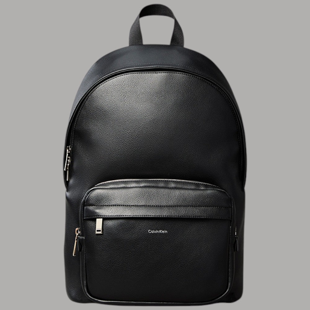 Calvin Klein Zaino nero porta laptop in pelle con tasca frontale e dettagli metallici