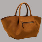 Borsa a mano Guess Allegra in suede color marrone con tracolla removibile e zip frontale