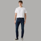Jeans Levi's 512 Slim Taper in denim blu scuro con cuciture visibili e tasche frontali