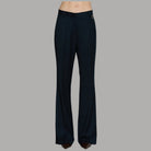 Pantalone Relish Iussis blu gessato a vita alta, vista frontale con gamba a zampa