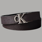 Calvin Klein Cintura in pelle nera double-face con logo monogramma e dettaglio fibbia in metallo