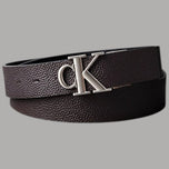 Calvin Klein Cintura in pelle nera double-face con logo monogramma e dettaglio fibbia in metallo