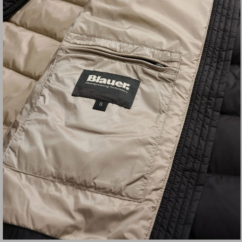 Piumino Blauer Arcadia, dettaglio dell'interno beige con tasca con zip ed etichetta