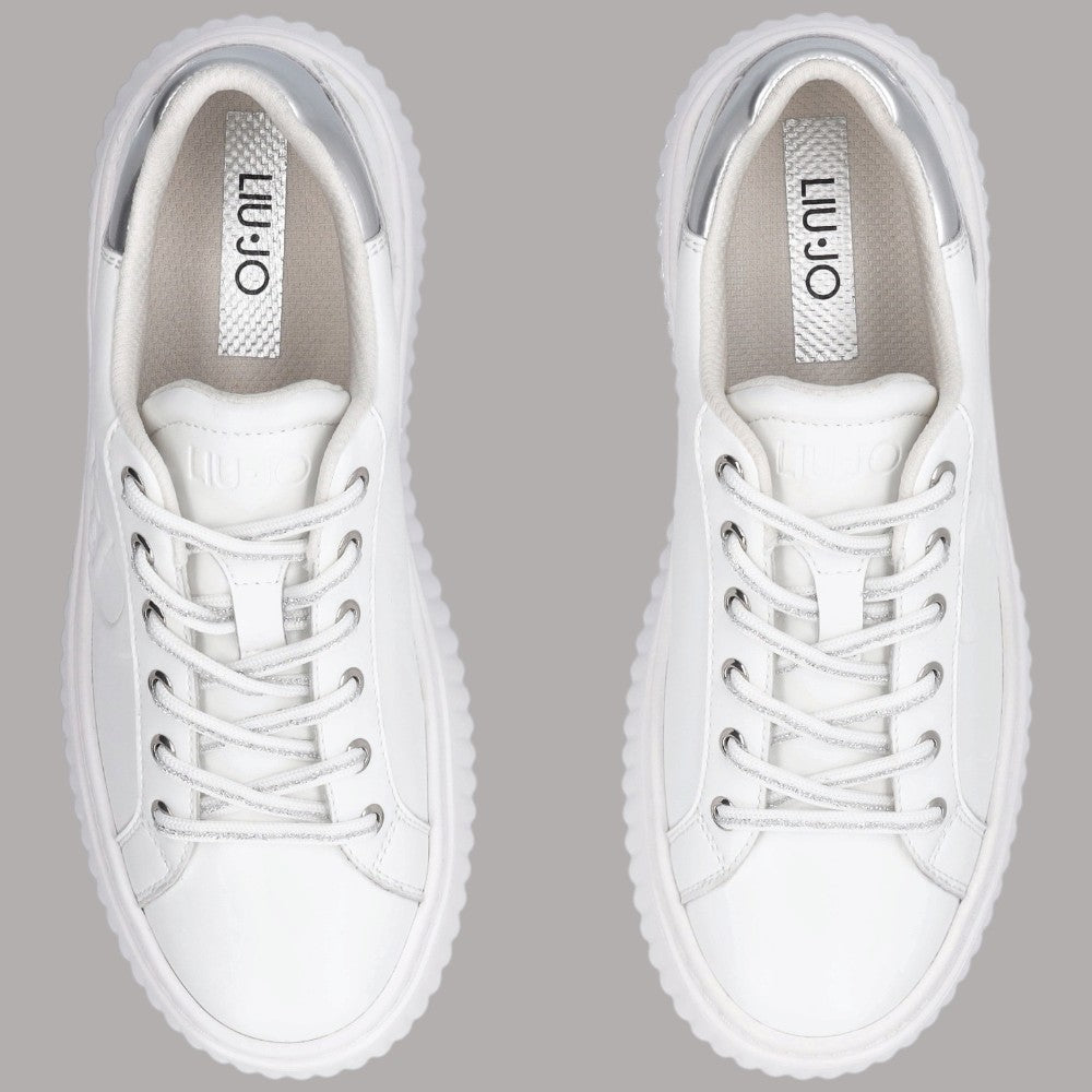 Sneaker bianche con etichetta LIU JO sulla linguetta e interni chiari