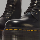 Stivali Dr Martens Jadon in pelle Smooth neri con suola gialla a piattaforma