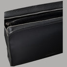 Pochette Calvin Klein nera con logo laminato stampato