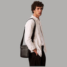 Bosello da uomo Calvin Klein reporter nero con tracolla in pelle