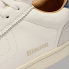 Sneakers uomo Blauer in pelle crema blu con dettaglio logo e cuciture visibili
