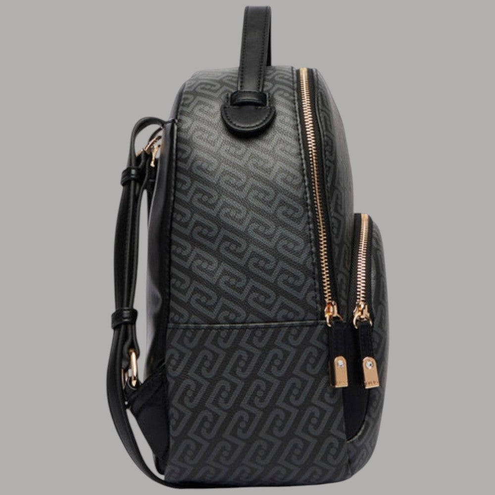 Liu Jo Manhattan logo monogram zaino nero con logo dorato, dettagli con zip e tracolla regolabile