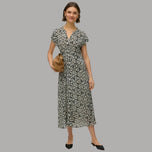 Vestito lungo con stampa geometrica, maniche corte e scollo a V, taglio regular