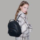Zaino logo monogram Liu Jo Manhattan AF6209E1139 in ecopelle nera con dettagli dorati
