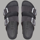Birkenstock donna Arizona Triples velvet gray ciabatte con doppie cinturini e fibbie in metallo, texture velluto grigio, vista dall'alto