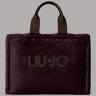 Borsa tote grande in pelliccia bordeaux con manici e logo Liu Jo frontale.