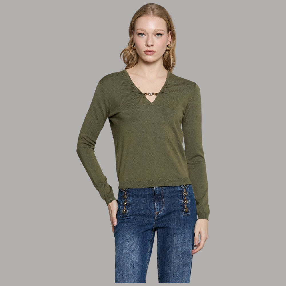 Maglia verde con scollo a V e maniche lunghe