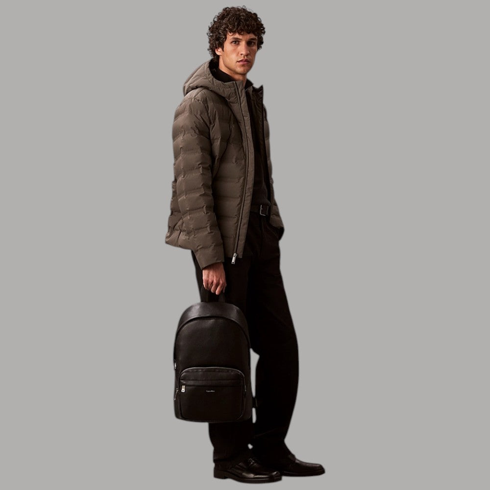 Calvin Klein zaino nero porta laptop con tasca frontale e manico robusto
