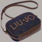 Borsa a tracolla Liu Jo in denim con dettagli marroni e lettering leggero sul davanti