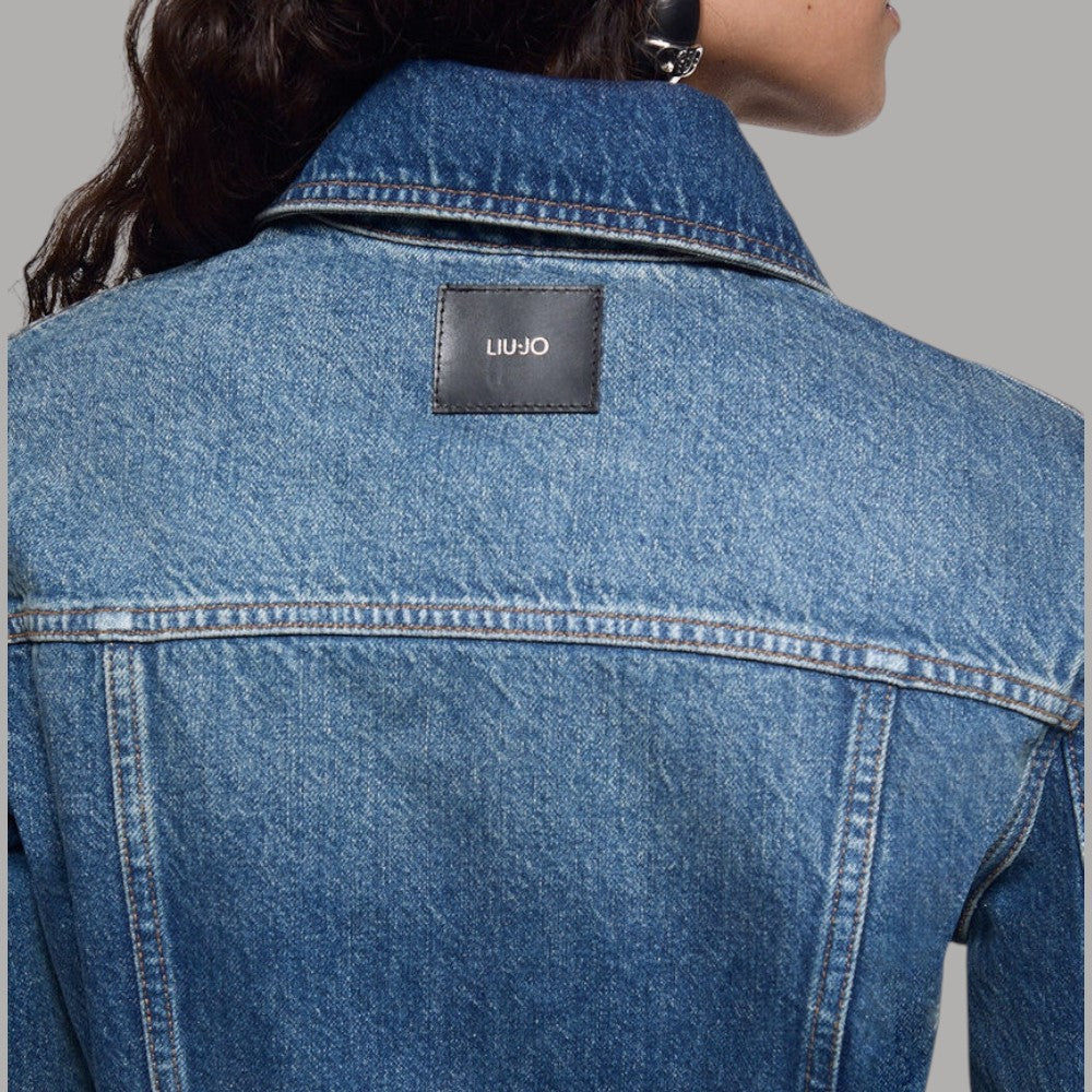 Giubbotto in jeans Liu Jo x Elodie con patch nero logo sul colletto