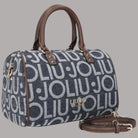 Borsa bauletto blu denim jacquard logato con manici marroni e tracolla regolabile