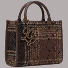 Borsa Liu Jo piccola in check con dettagli in pelle marrone e charm con logo dorato