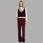 Pantalone Relish Iussis color vino indossato, a vita alta e con fondo svasato