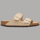 Birkenstock Arizona triples sandcastle ciabatte donna con due cinturini con fibbie in Birko Flor, texture liscia, suola in sughero e plastica, vista laterale