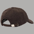 Calvin Klein cappellino donna all-over sherpa marrone con logo cucito sulla fascetta posteriore