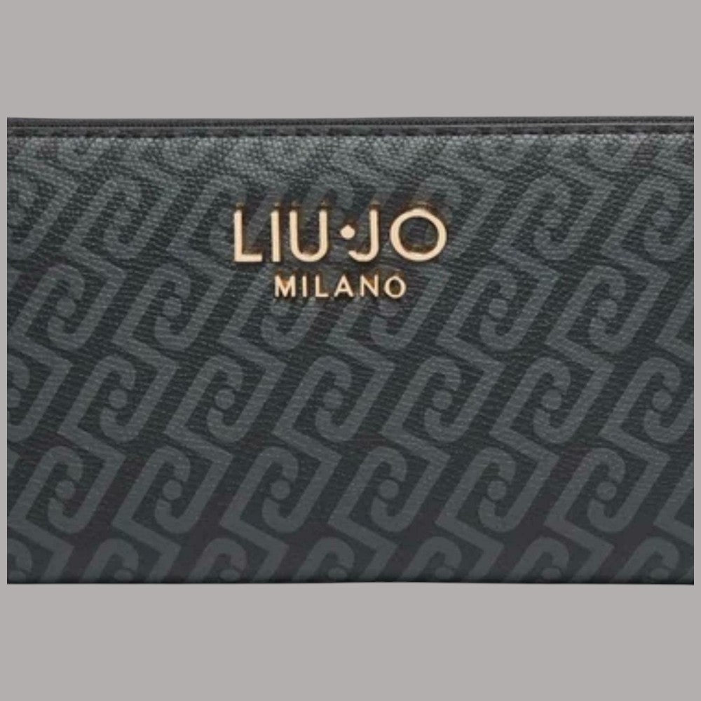 Portafoglio Liu Jo zip around XL: dettaglio logo "LIU•JO MILANO" su monogramma