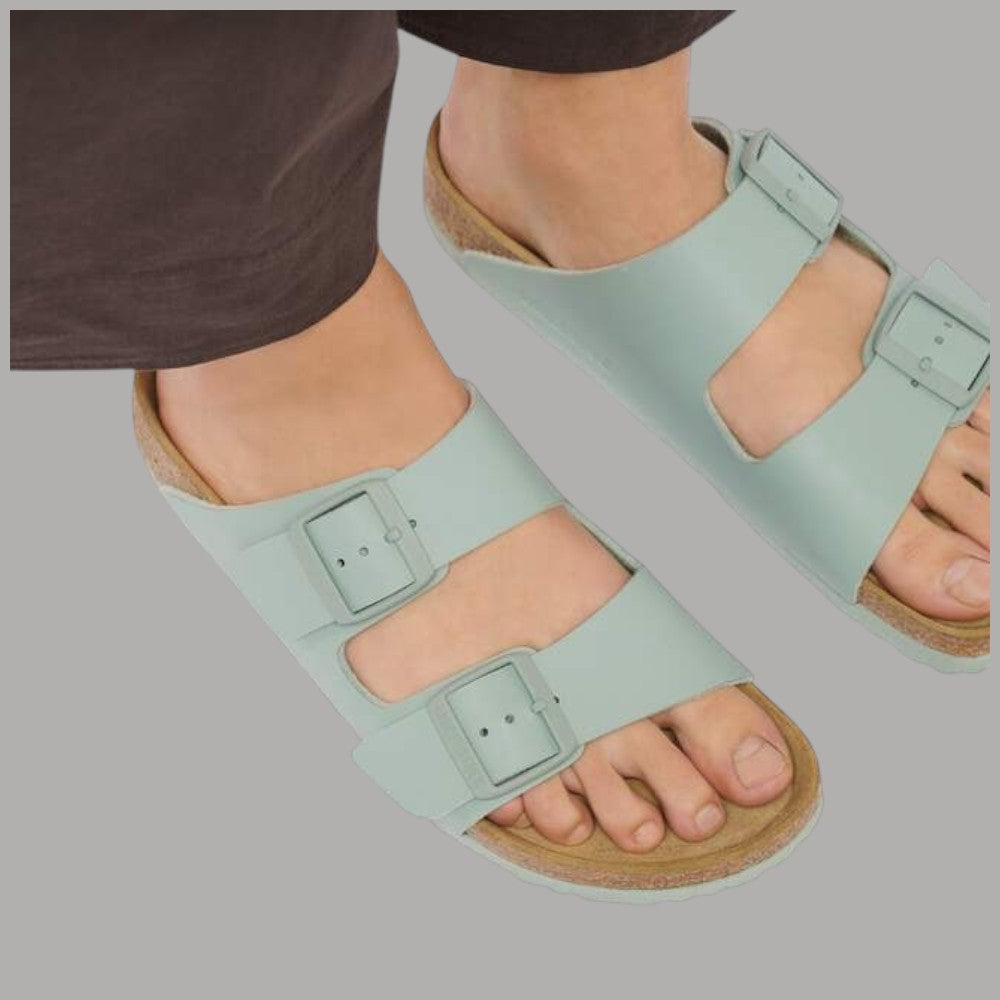 Birkenstock Arizona donna pure sage ciabatte in Birko Flor con doppio cinturino e fibbie, vista laterale