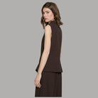 Gilet Relish Moscav marrone visto da dietro, con linea sagomata senza maniche