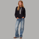 Vero Moda felpa con cappuccio nero tessuto morbido con coulisse frontale a contrasto