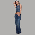 Jeans Liu Jo blu a vita alta e gamba ampia, indossati sul davanti