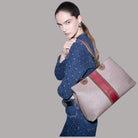 Borsa tote media Liu Jo Ematite con dettaglio logato embossed e tracolla in pelle rosa e marrone