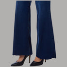 Jeans Liu Jo flare blu scuro, dettaglio delle ampie estremità svasate