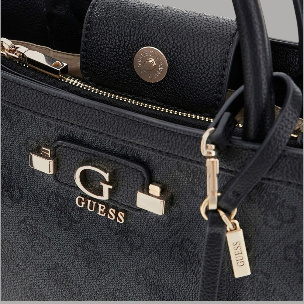 Dettaglio borsa Guess nera con zip, logo e chiusura metallica