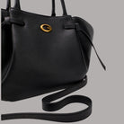 Borsa a mano Guess Allegra effetto bottalato nera con tracolla removibile e dettaglio dorato