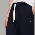 Pantalone tuta jogger Tommy Hilfiger blu con bandierina ricamata