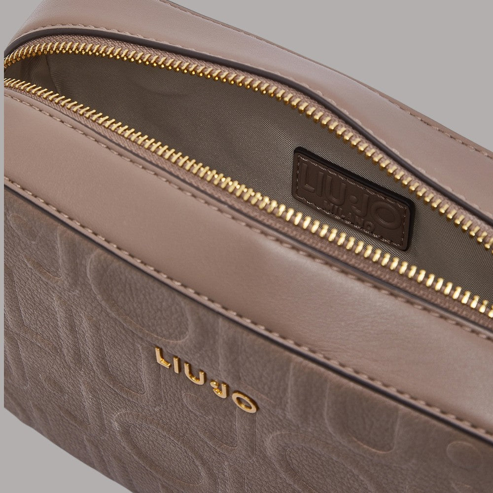 Borsa a tracolla Liu Jo con logo embossato, texture in pelle e dettaglio in oro