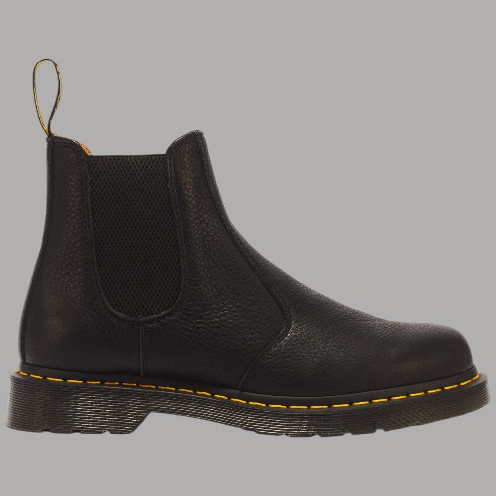 Stivaletti Chelsea Dr Martens 2976 in pelle Ambassador neri con dettaglio giallo sulla suola